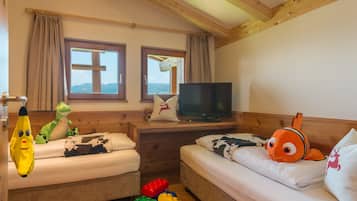 Suite Presile | Hypo-allergenic bedding, in-room safe, desk, blackout drapes