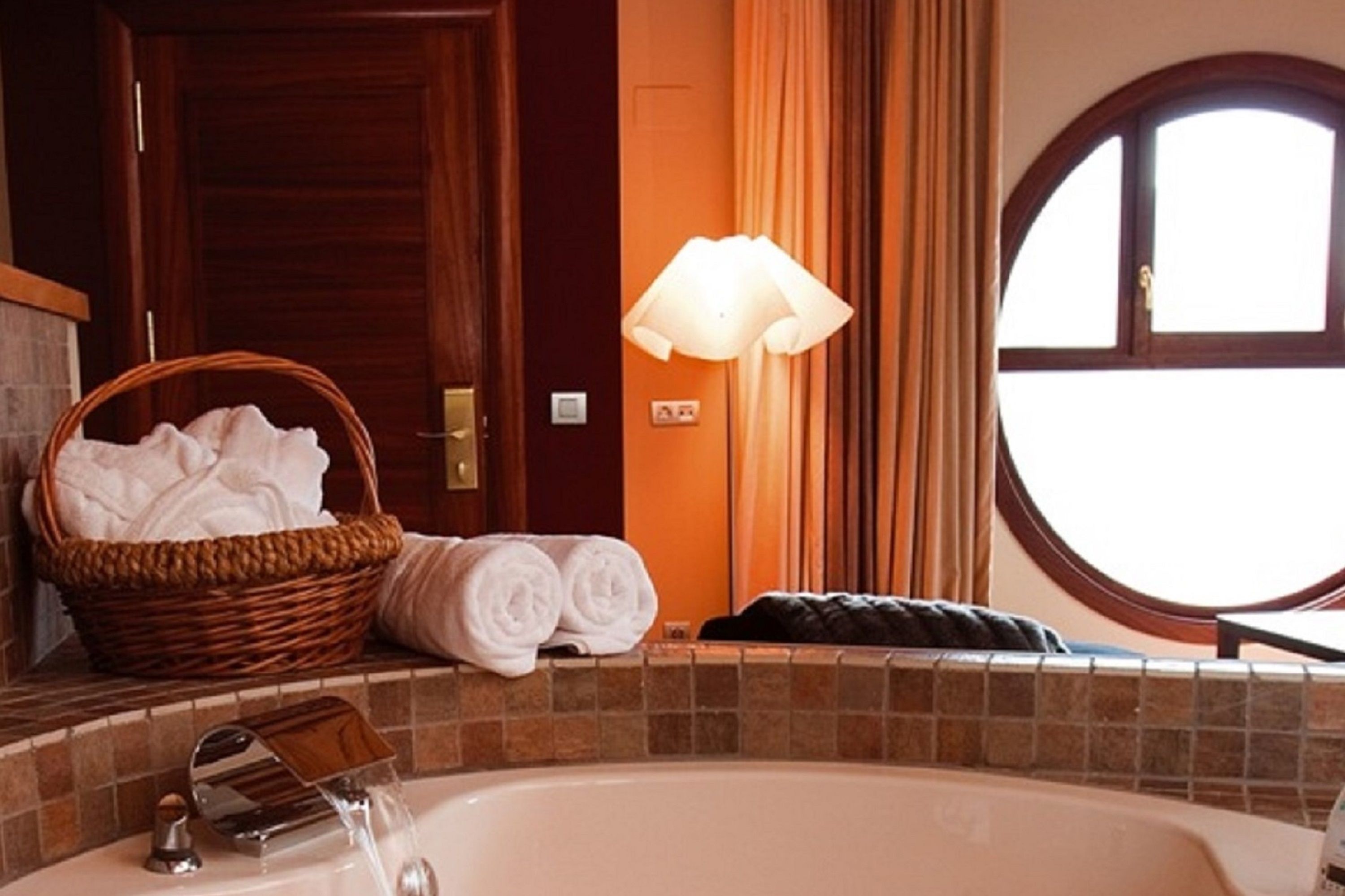 deluxe suite | bathroom sink