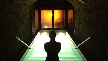 Indoor spa tub