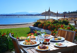6 restaurants; breakfast, lunch, and dinner served - Beach Albatros Resort - All Inclusive  (Hurghada)