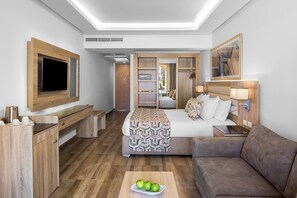 Minibar, in-room safe, desk, bed sheets - Beach Albatros Resort - All Inclusive  (Hurghada)