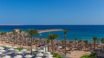 Playa privada, sillas reclinables de playa, sombrillas, buceo