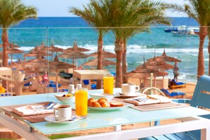 6 restaurants; breakfast, lunch and dinner served  - Beach Albatros Resort - All Inclusive  (Hurghada)
