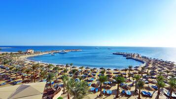 Playa privada, sillas reclinables de playa, sombrillas, buceo