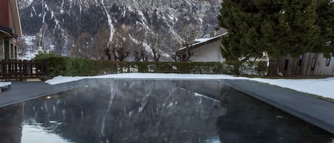 AuĂenpool, LiegestĂŒhle