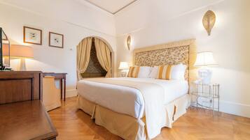 Chambre Double Deluxe | Literie de qualité supérieure, couette en duvet d'oie, surmatelas