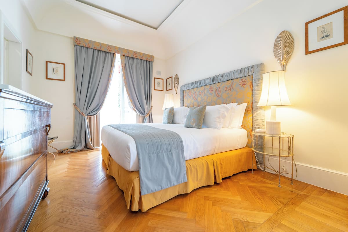 Executive Suite, Mobility Accessible, Ground Floor | Premium bedding, down duvets, pillow-top beds, minibar