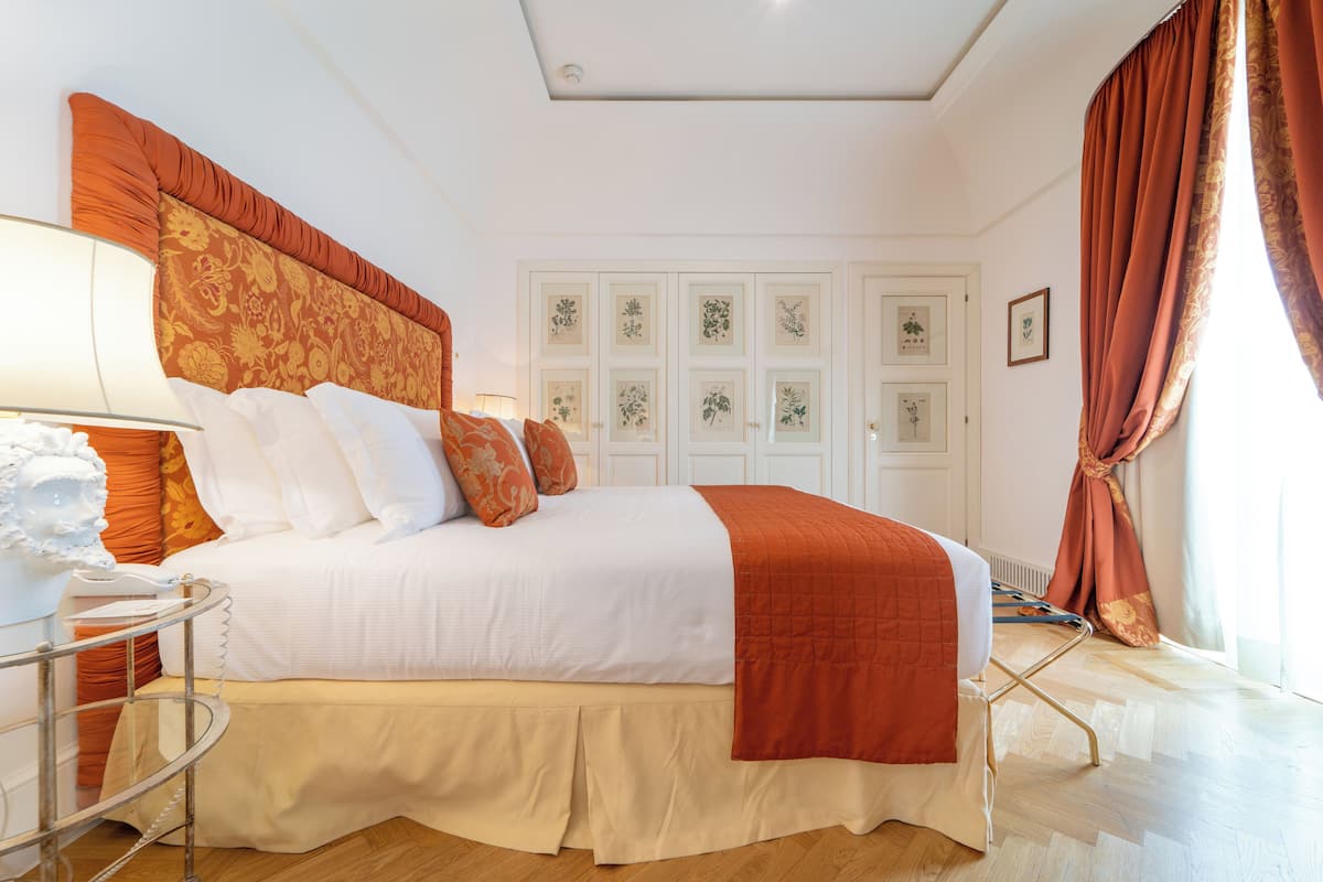 Luxury Suite, 2 Bathrooms, Park View | Premium bedding, down duvets, pillow-top beds, minibar