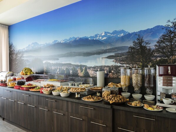 Daily buffet breakfast (EUR 12 per person)