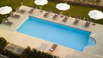 Outdoor pool, pool umbrellas, sun loungers