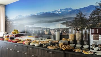 Colazione a buffet, servita tutte le mattine (12 EUR a persona)