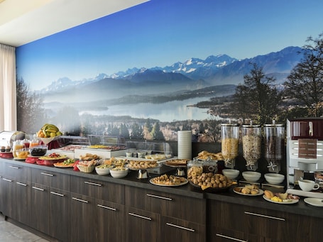 Colazione a buffet a pagamento, servita tutte le mattine . Bis Hotel Varese