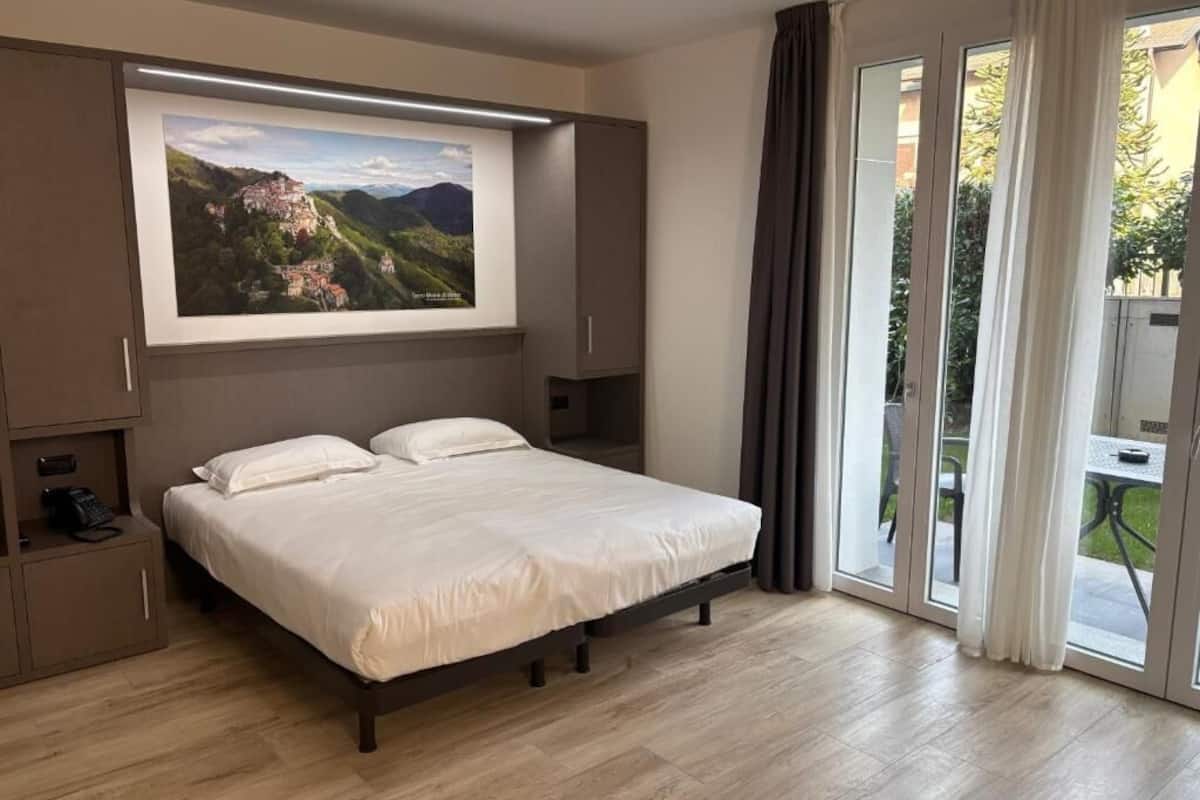 1 bedroom, premium bedding, down duvets, in-room safe