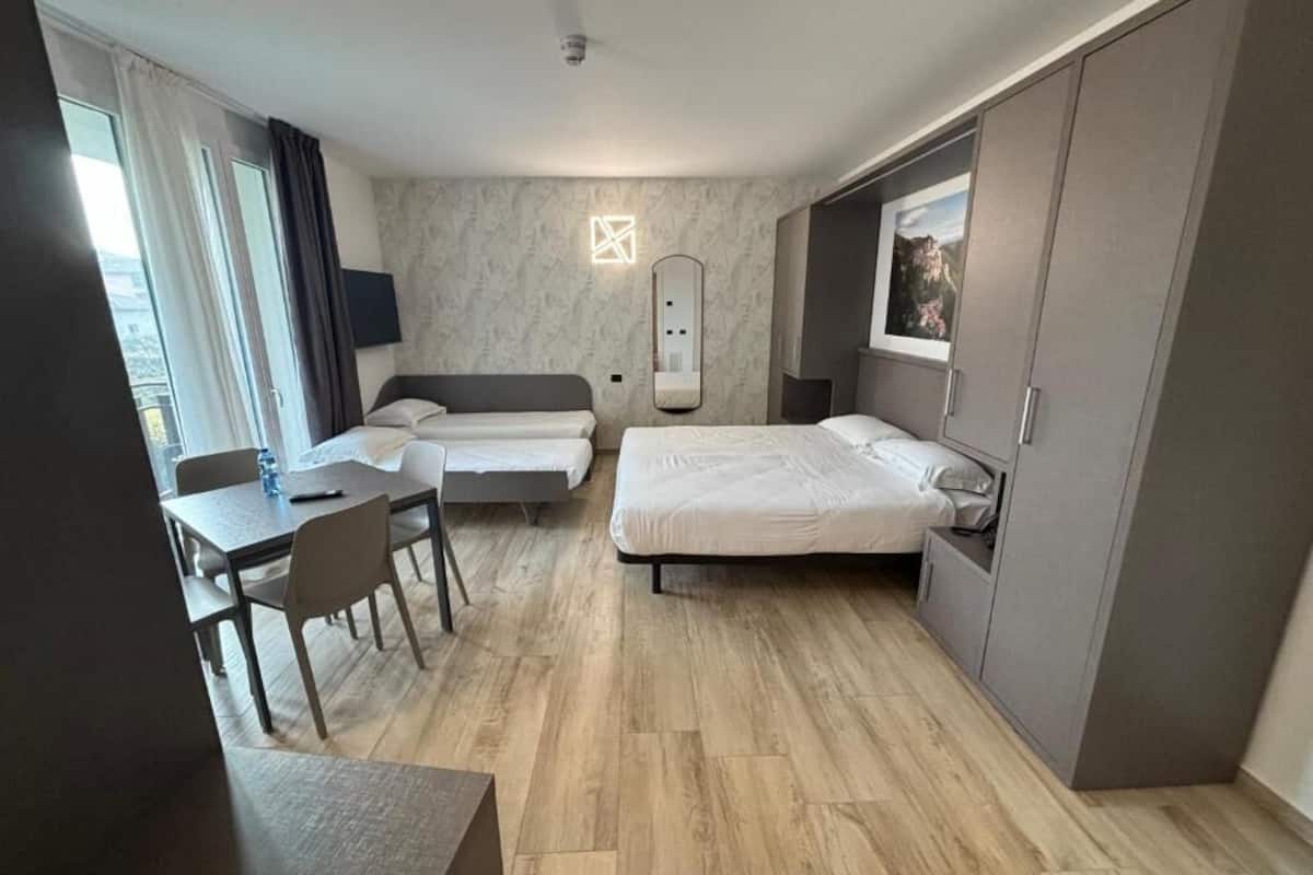 1 bedroom, premium bedding, down duvets, in-room safe