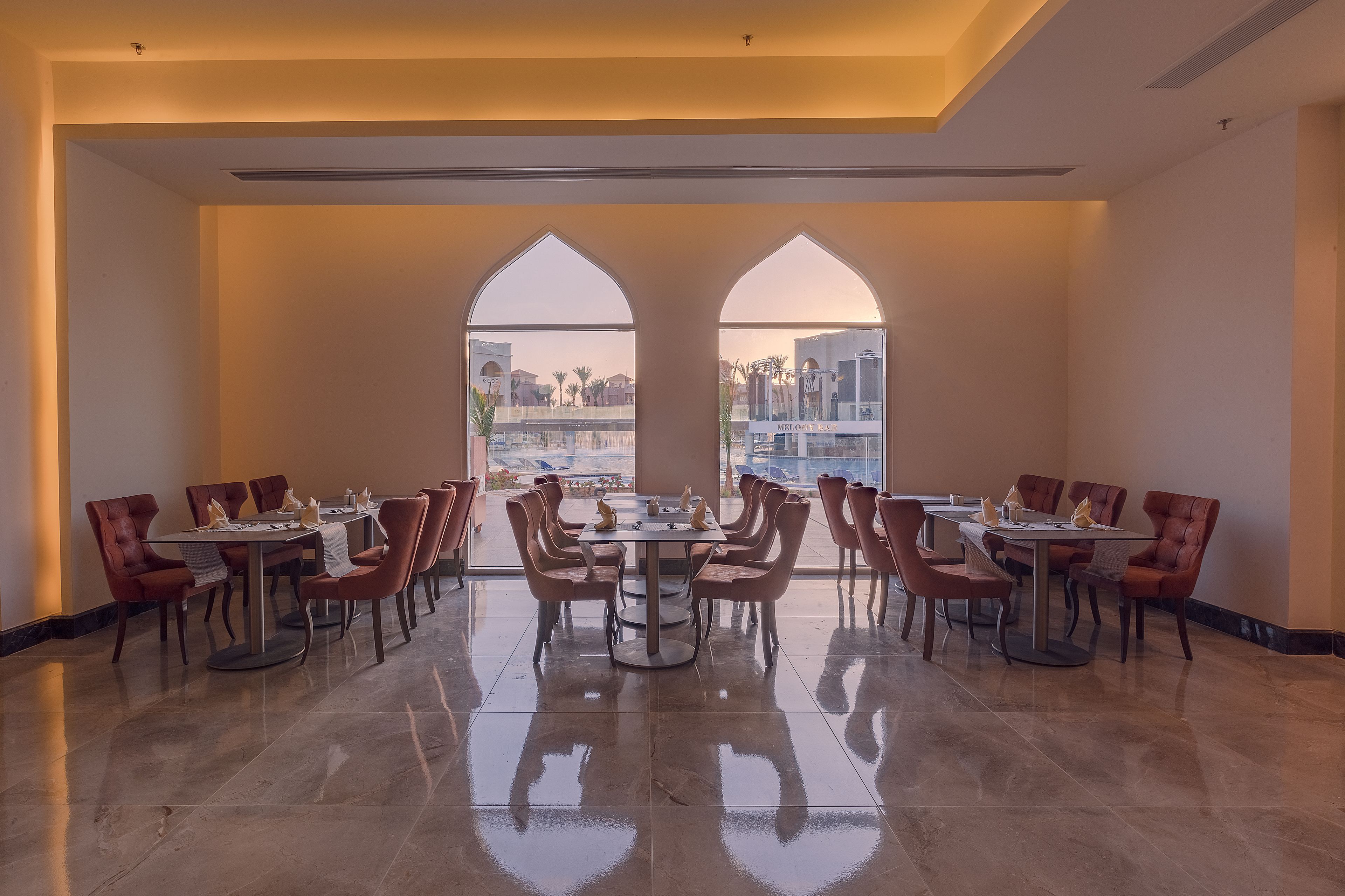 3 restaurants; breakfast, lunch, and dinner served