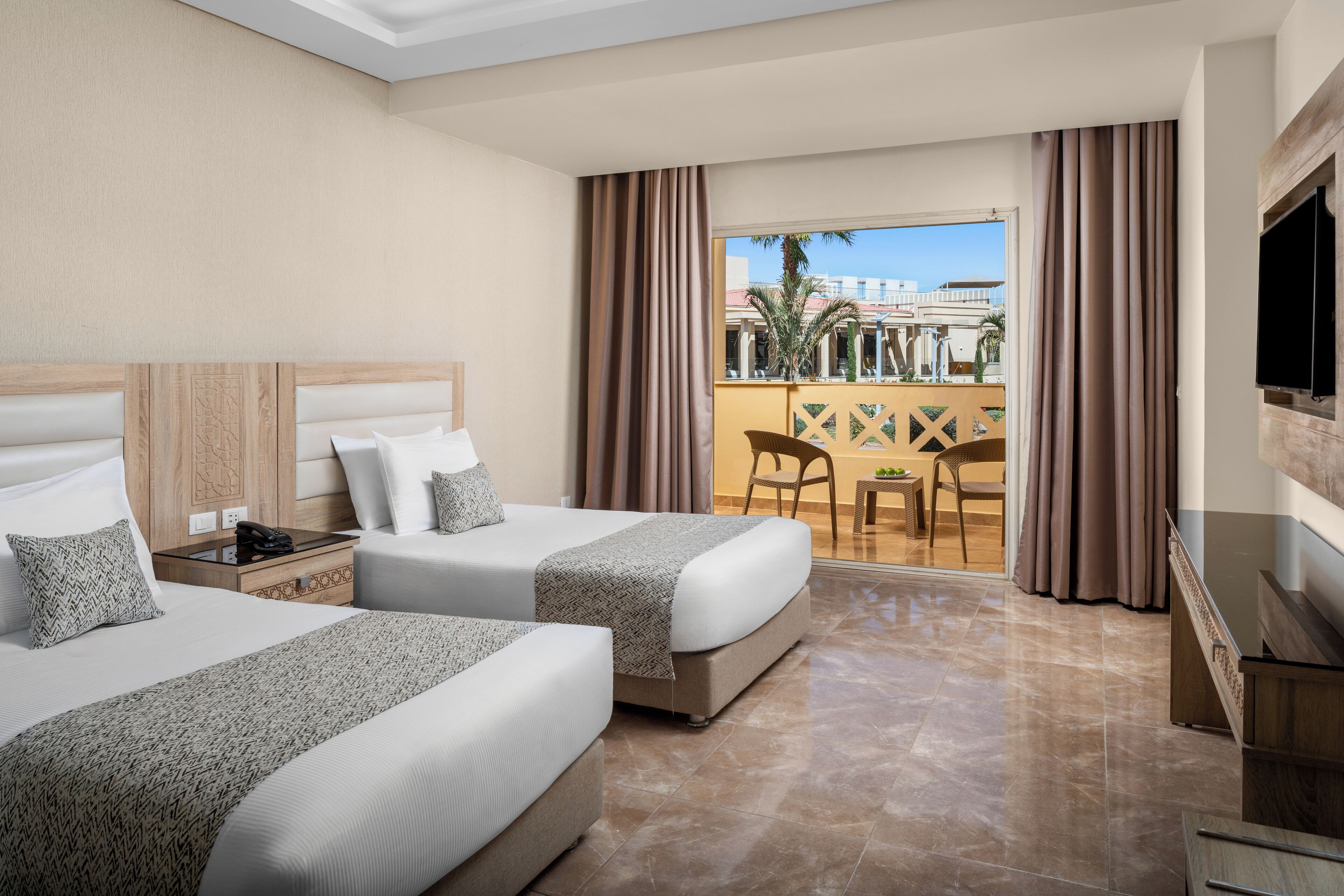 Ropa de cama hipoalergénica y minibar 