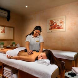 Sauna, tina de hidromasaje, baño de vapor y baño turco o hammam