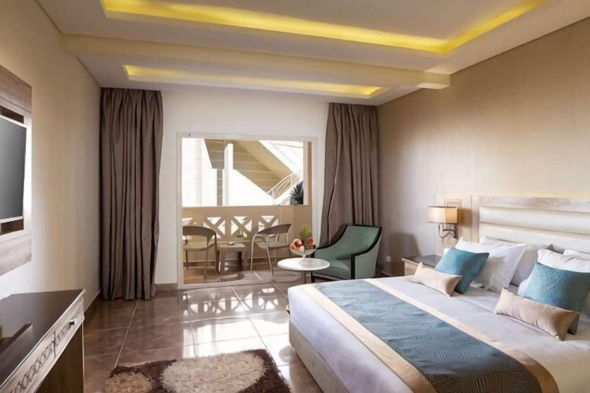 Minibar, in-room safe, desk, soundproofing