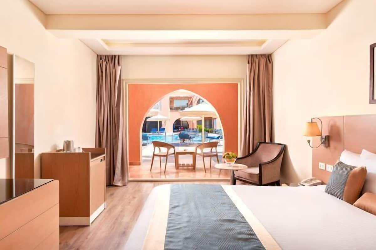 Luxe beddengoed, een minibar, een kluis op de kamer, een bureau