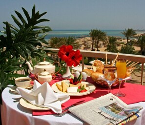 5 restaurants, breakfast, lunch, dinner served; international cuisine - Sea Star Beau Rivage (Hurghada)