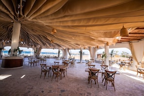 4 restaurants; breakfast, lunch and dinner served  - Calimera Blend Paradise Resort (Hurghada)