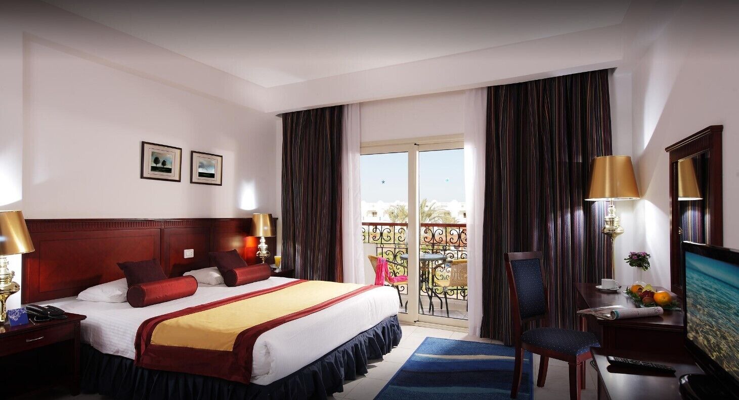 Egyptian cotton sheets, Select Comfort beds, free minibar, in-room safe