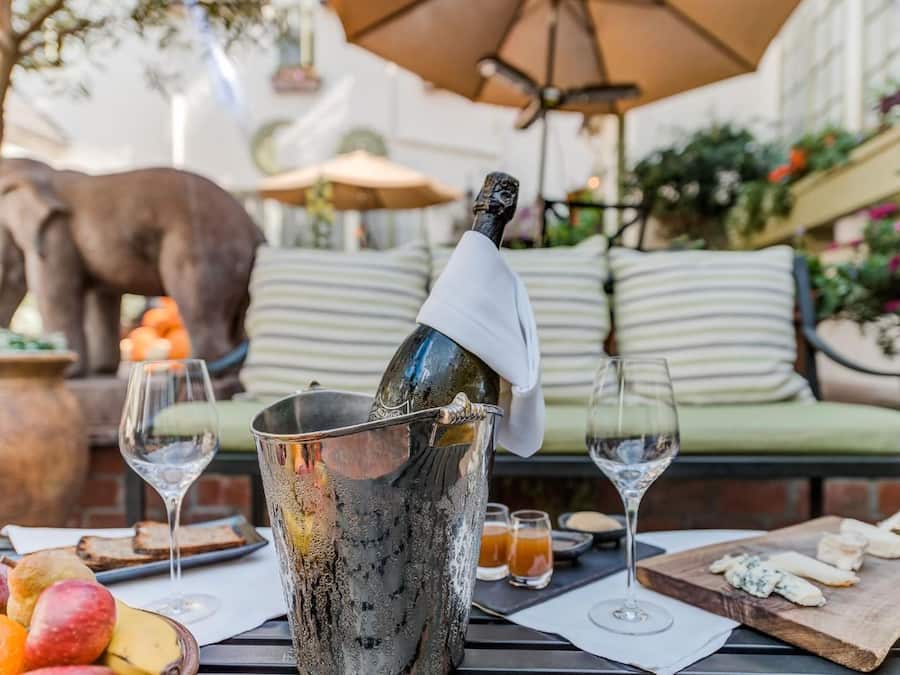 Dinner served, Californian cuisine, alfresco dining