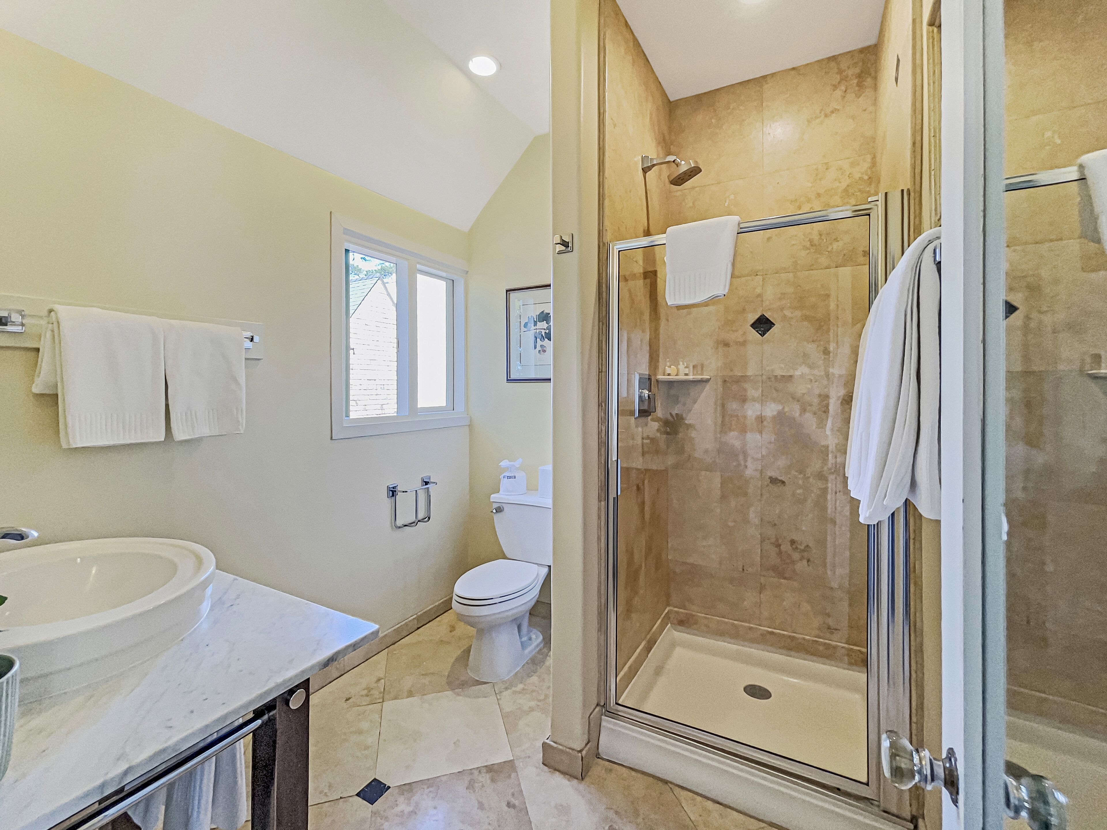 standard room, 1 queen bed, courtyard area | premium bedding, minibar, in-room safe, blackout curtains