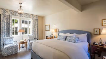 Habitación estándar, 1 cama King size, en el área del patio | Ropa de cama de alta calidad y minibar