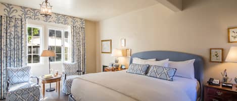 Habitació estàndard, 1 llit de matrimoni gran, zona de pati | Roba de llit d'alta qualitat, minibar i caixa forta a l'habitació