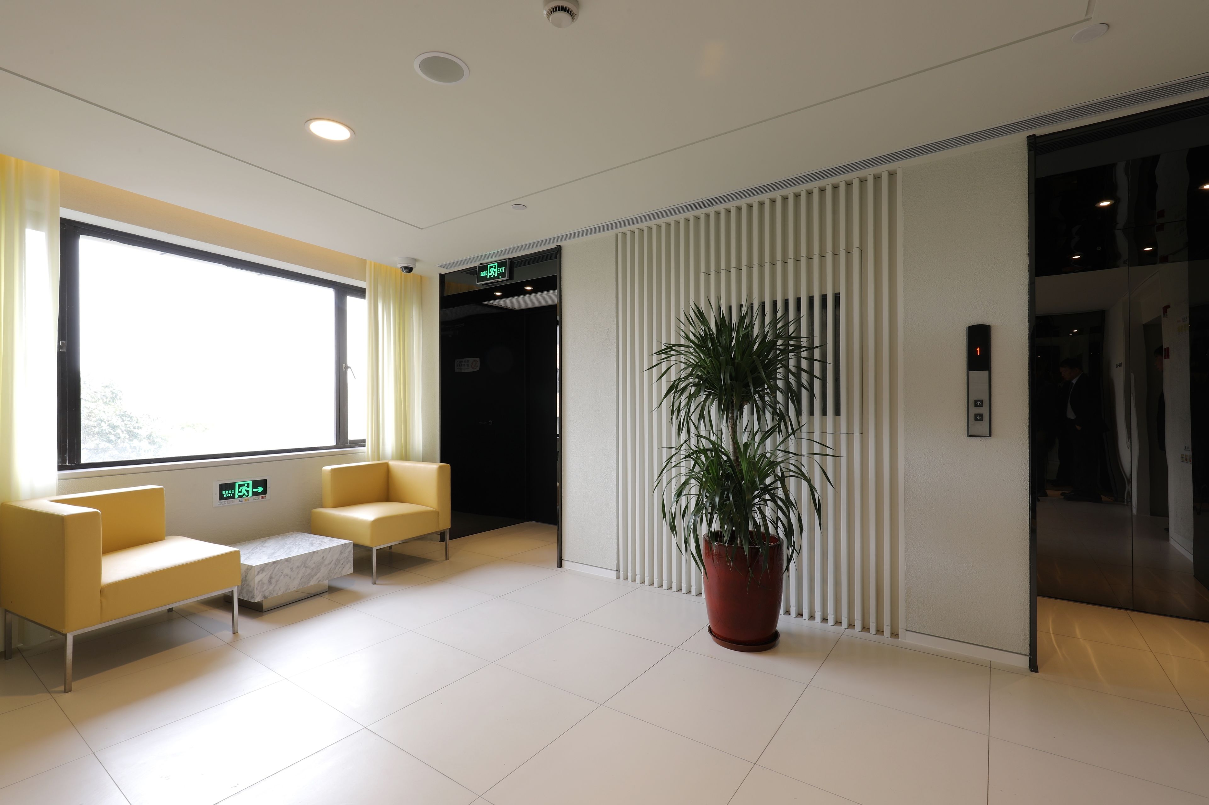 ultra sassy double room  | premium bedding, down duvets, desk, blackout curtains