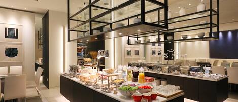 Daily full breakfast (CNY 58 per person)