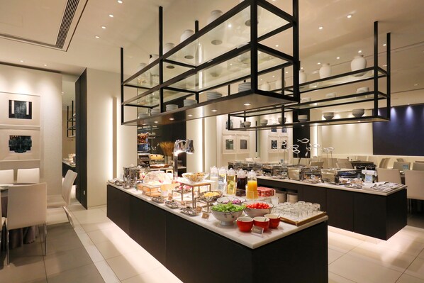 Daily full breakfast (CNY 58 per person) - JinJiang Metropolo Hua Ting Guest House (Shanghai)