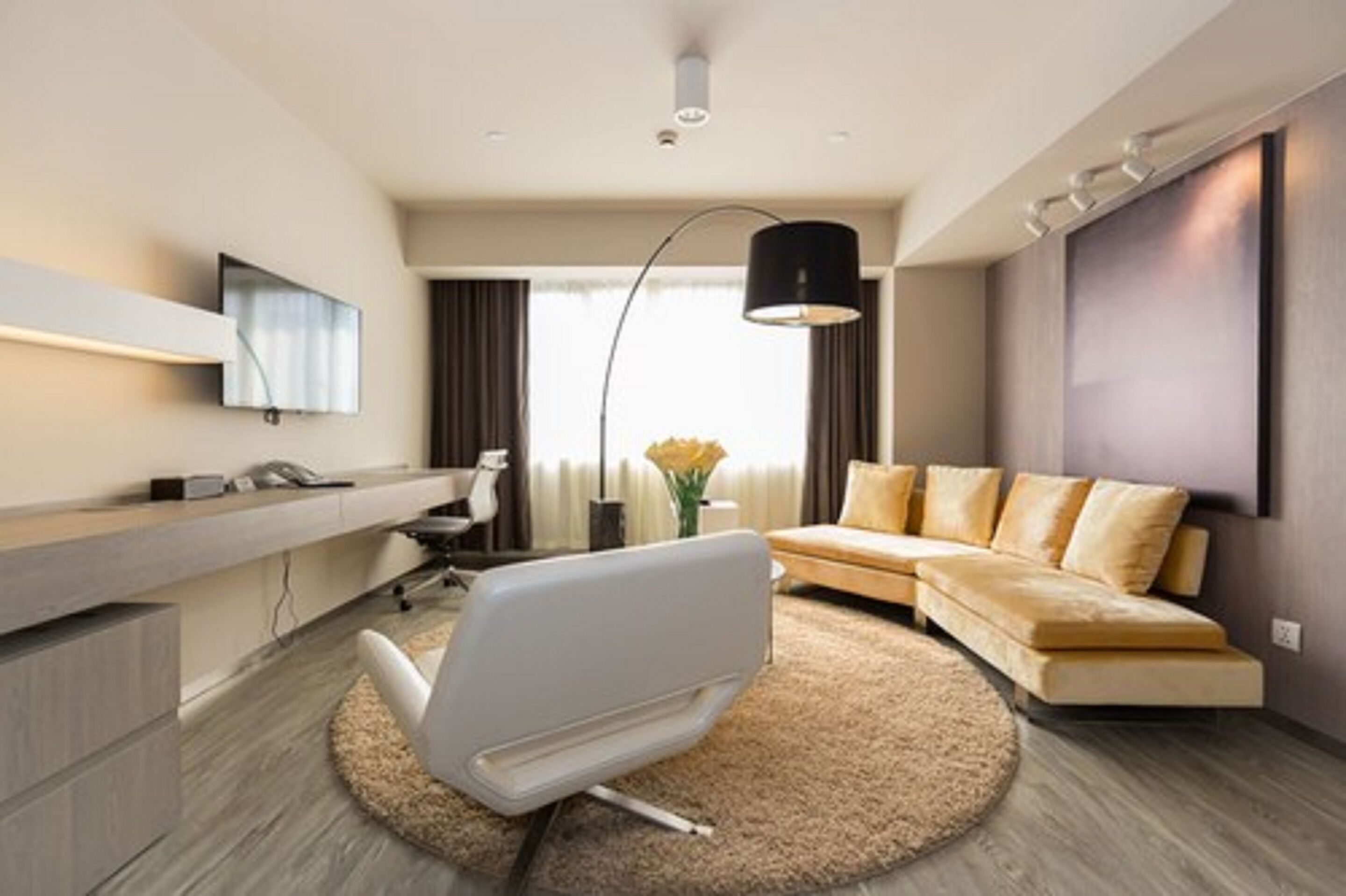 susd ultra sassy double suite | premium bedding, down duvets, desk, blackout curtains