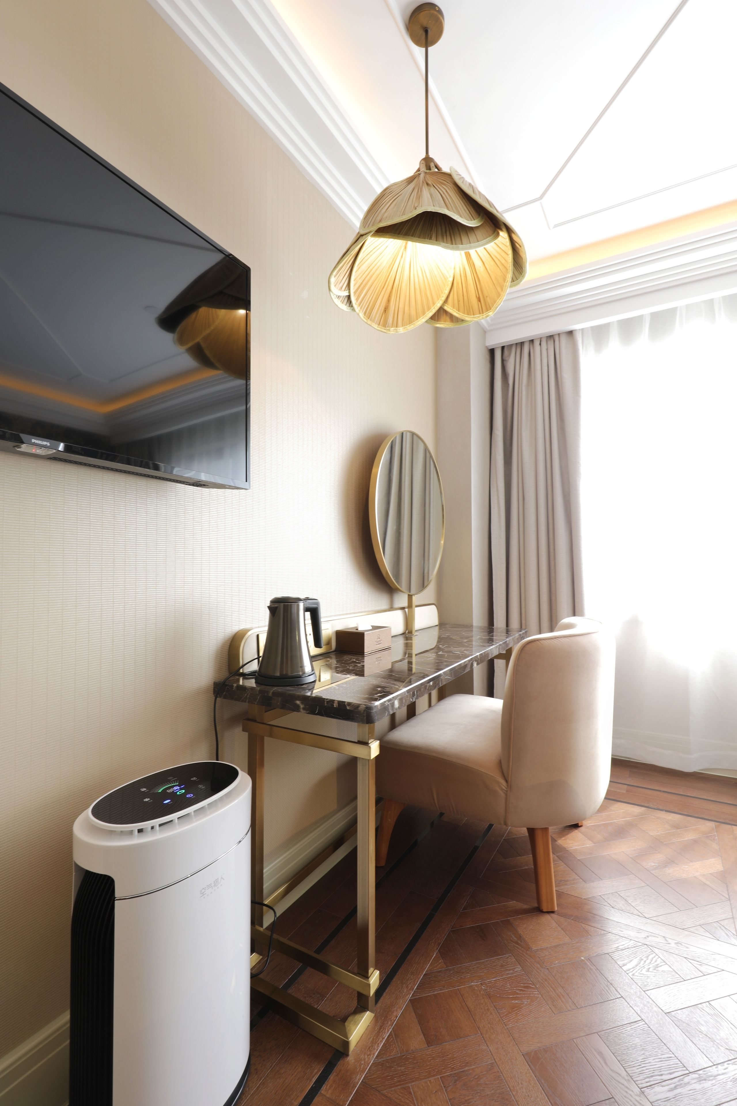 ultra sassy double room  | premium bedding, down duvets, desk, blackout curtains