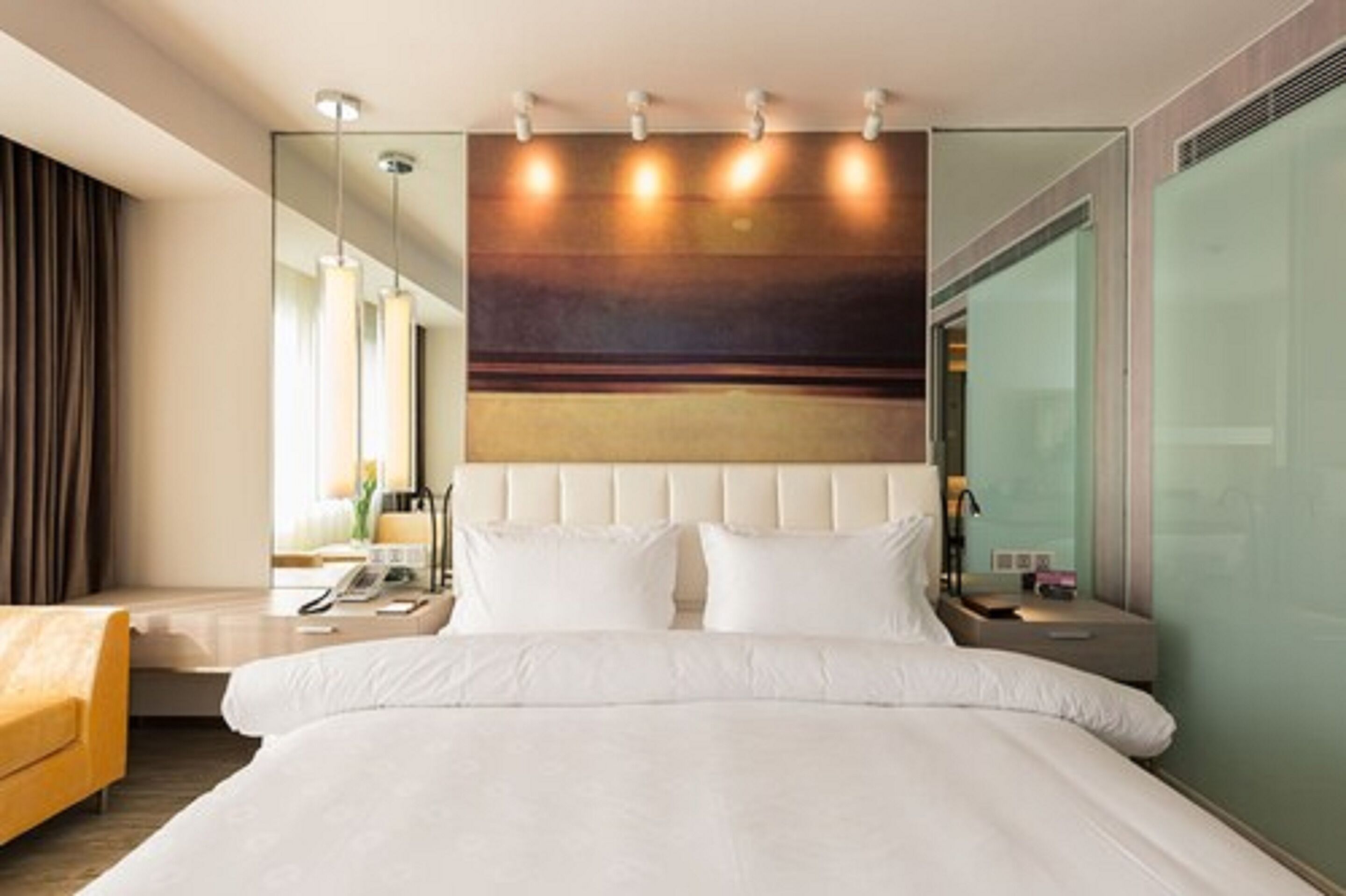 oesd extreme sassy double room | premium bedding, down duvets, desk, blackout curtains