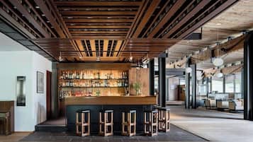 Bar (trong khuôn viên)