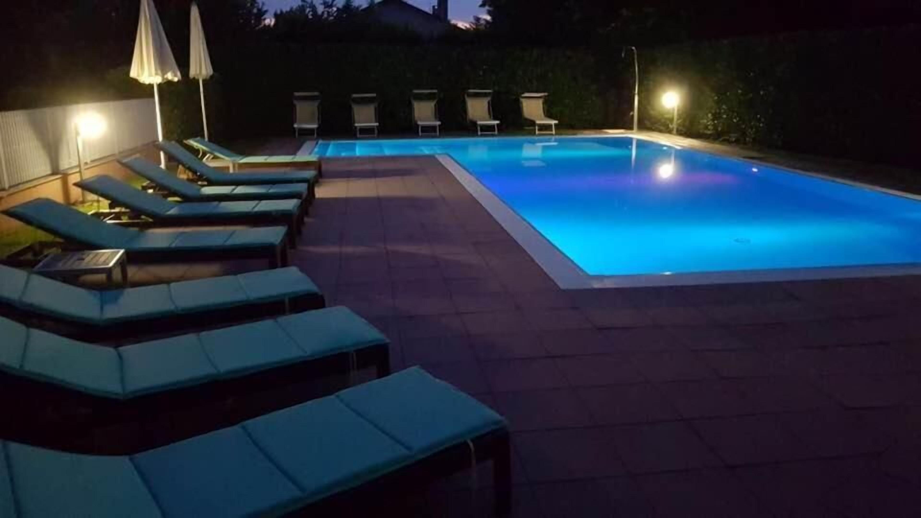 Seasonal outdoor pool, open 10:00 AM to 7:00 PM, pool loungers