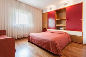 Minibar, in-room safe, desk, free WiFi