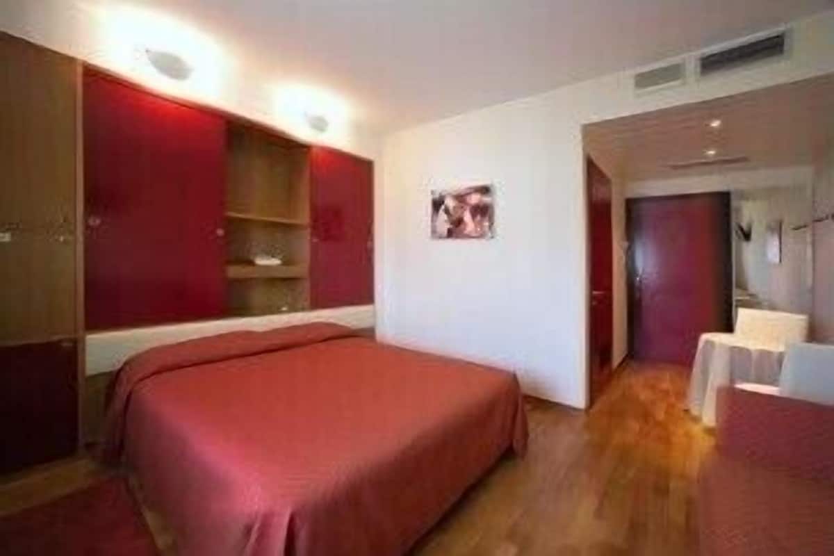 1 bedroom, minibar, in-room safe, desk