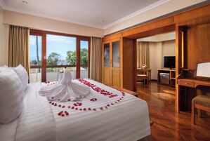 Minibar, in-room safe, desk, blackout curtains