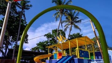 Kolam renang kanak-kanak