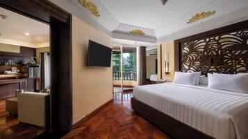 Club Suite, Balcony, Garden View | Minibar, in-room safe, desk, blackout curtains