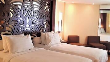 Chambre Club avec lits jumeaux, balcon, vue jardin | Minibar, coffres-forts dans les chambres, bureau, rideaux occultants