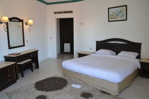 Iron/ironing board, free cribs/infant beds, rollaway beds - Dexon Roma Hotel & Aqua Park (Hurghada)