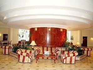 Lobby sitting area - Dexon Roma Hotel & Aqua Park (Hurghada)