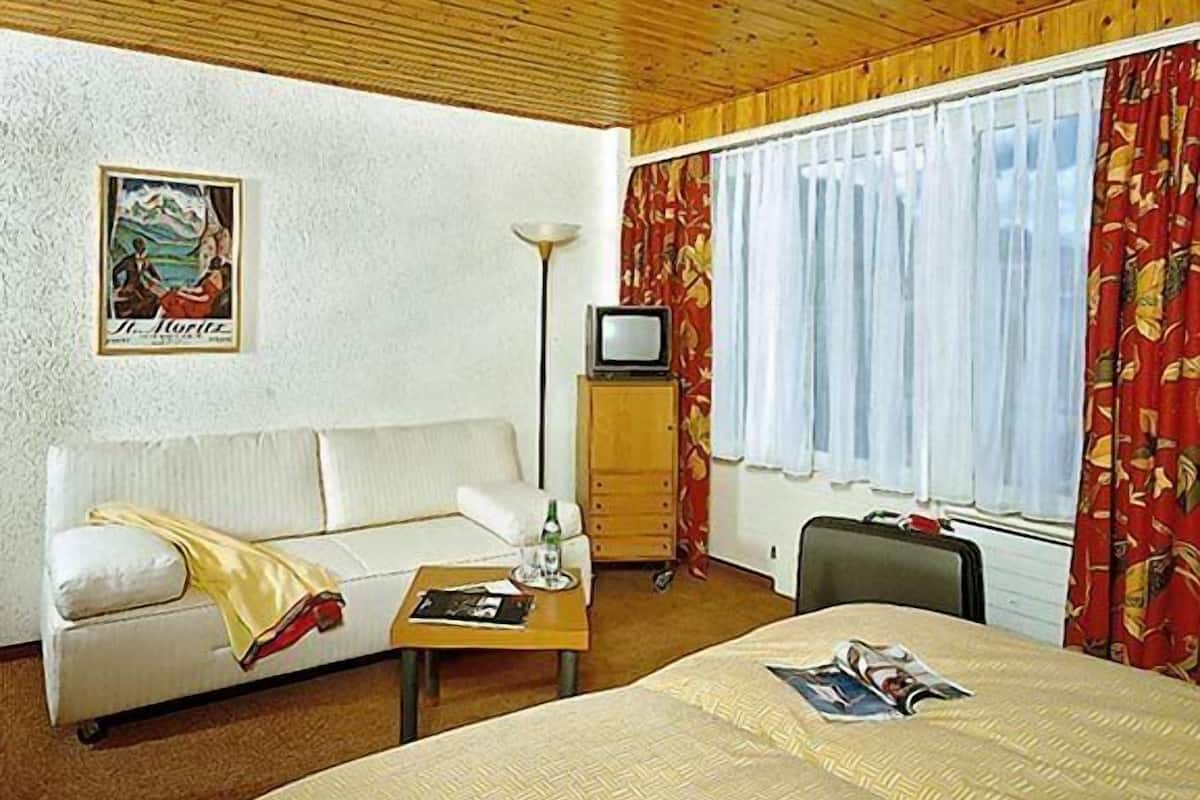 In-room safe, WiFi (free)