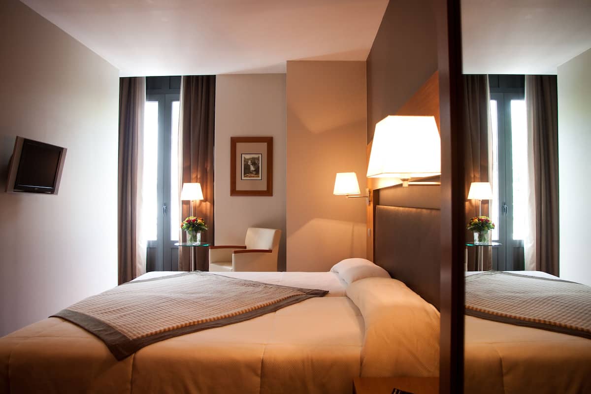 minibar, in-room safe, desk, soundproofing