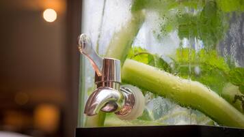 Tägliches großes Frühstück (16 EUR pro Person)