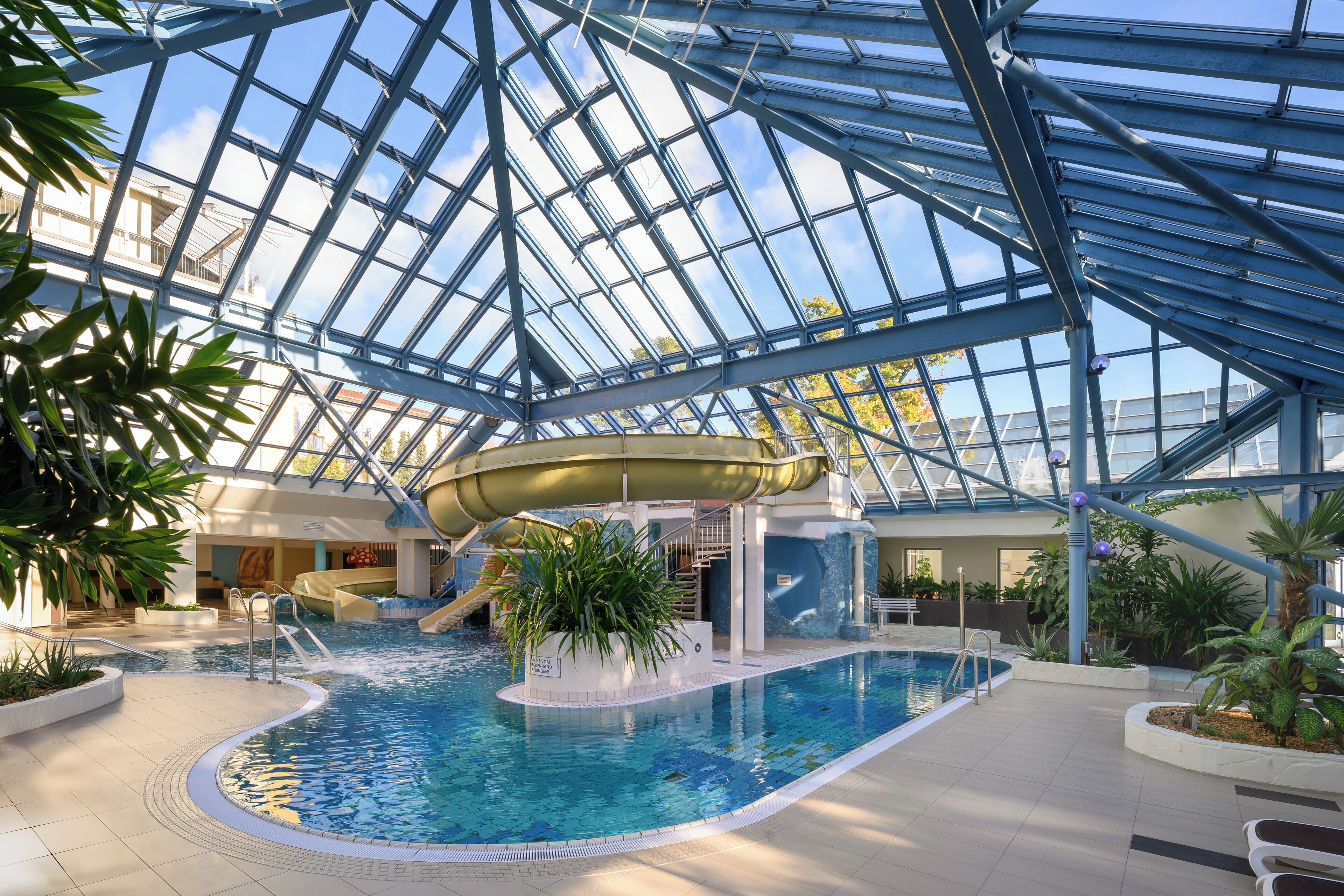 Indoor pool, sun loungers